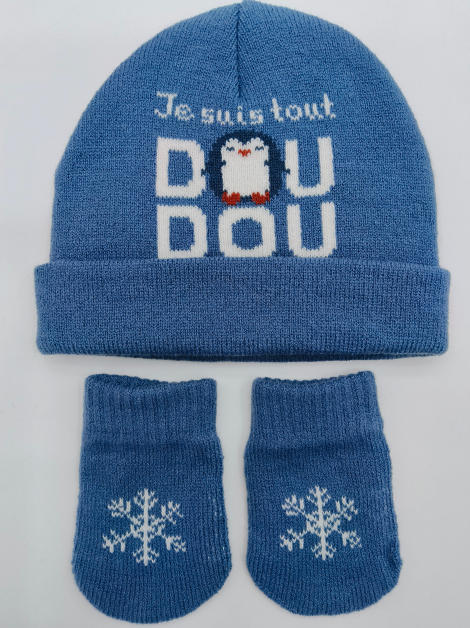 Blue knitted baby hat and mittens set with penguin graphic and snowflake motif on light background - wholesale price for Europe buyers