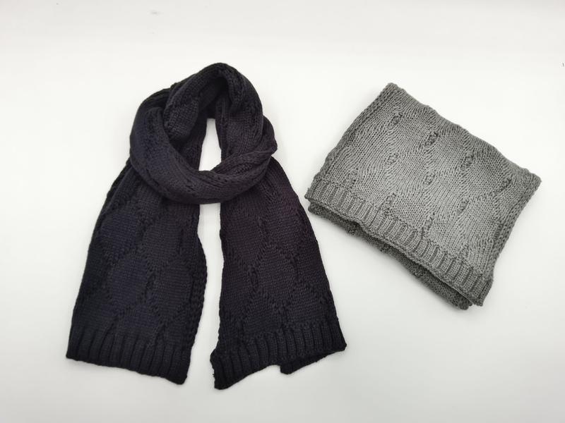 Two cable knit scarves displayed on white background: navy blue draped scarf and folded gray scarf with ribbed edges - wholesale price for Middle East buyers