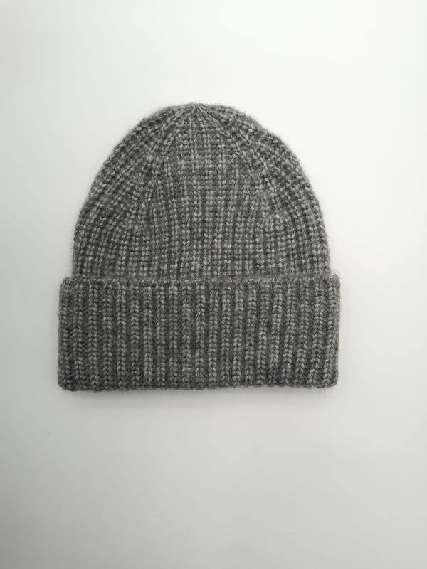 Flat lay of a chunky ribbed knit beanie hat in heather grey with a folded cuff, photographed on white background - boutique retail bulk order