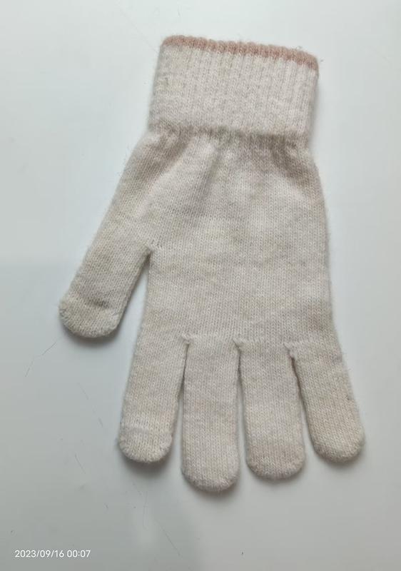 Single cream-colored soft knit winter glove with ribbed cuff and subtle pink stripe accent, laid flat on white surface - bulk order 500+ pcs extra 8% off